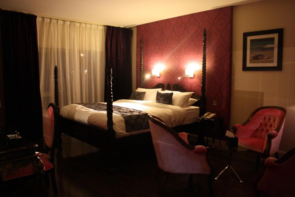 The Talbot Hotel Belmullet Room photo